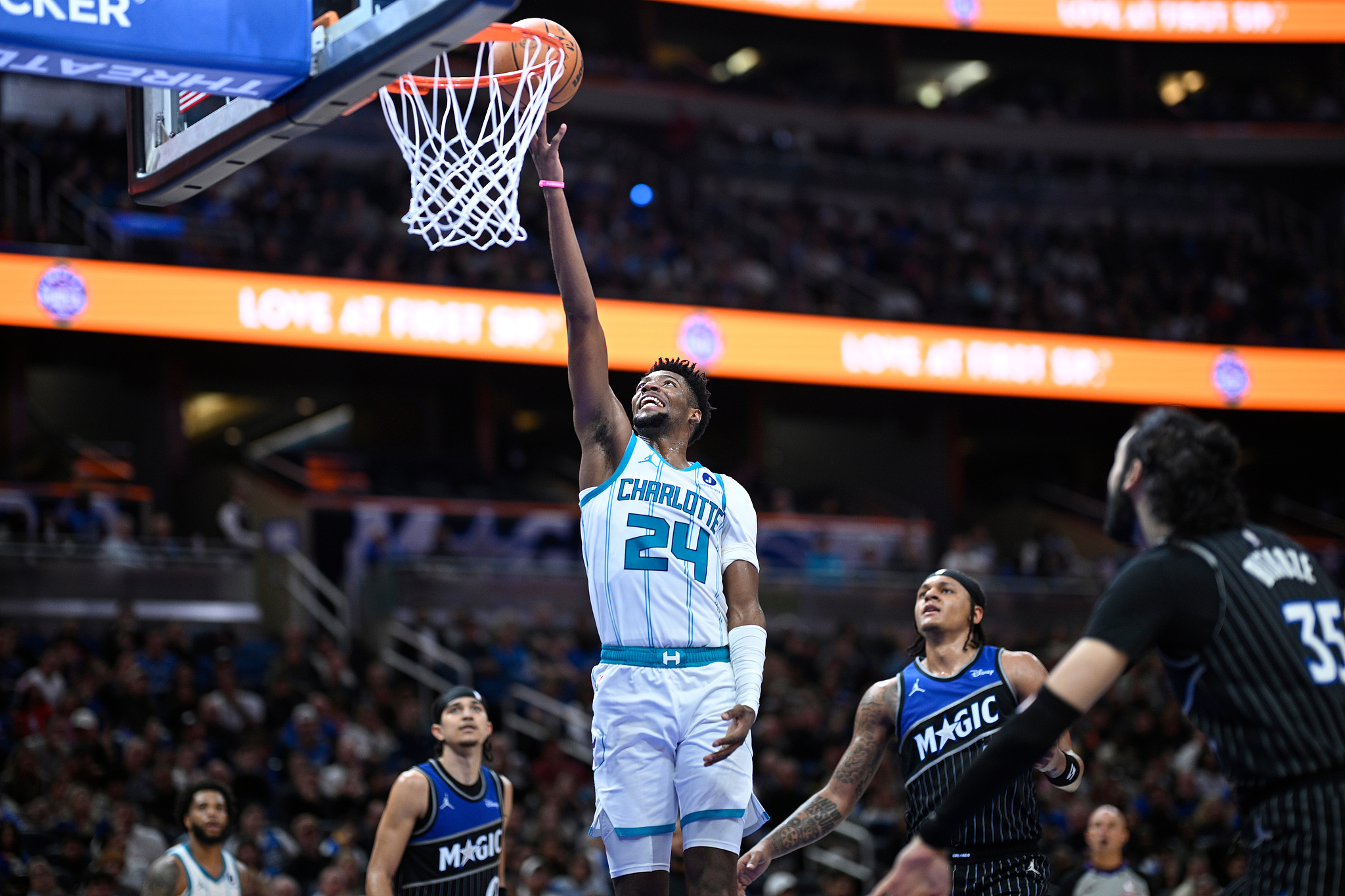 足球即时比分-米勒20+4班凯罗23+7+5 黄蜂客场大胜魔术